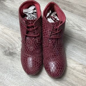 TOMS burgundy Snake Print Wedge Desert Bootie 8